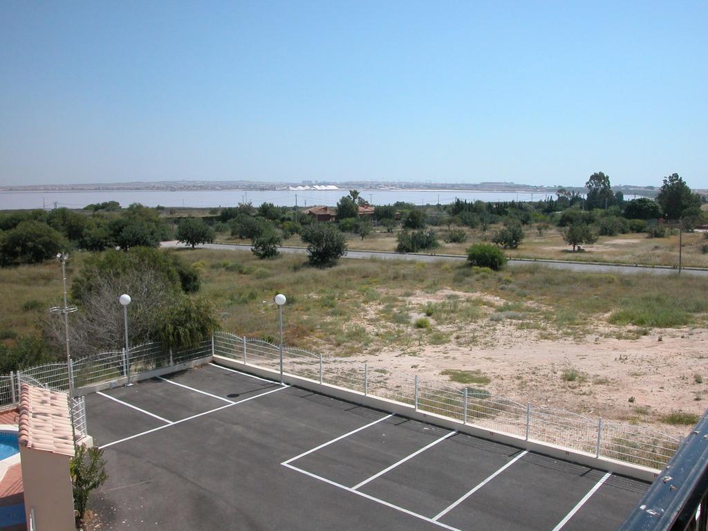 2 Bedroom Cozy Apartment In Torrevieja Exterior photo