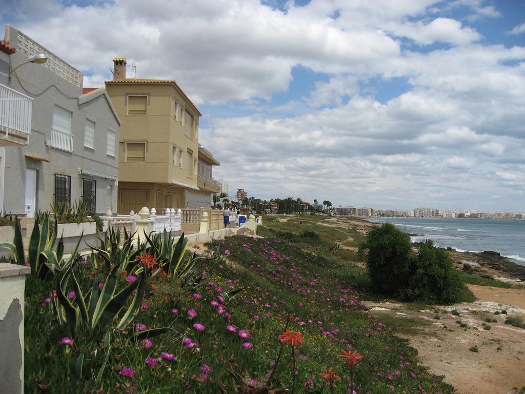 2 Bedroom Cozy Apartment In Torrevieja Exterior photo