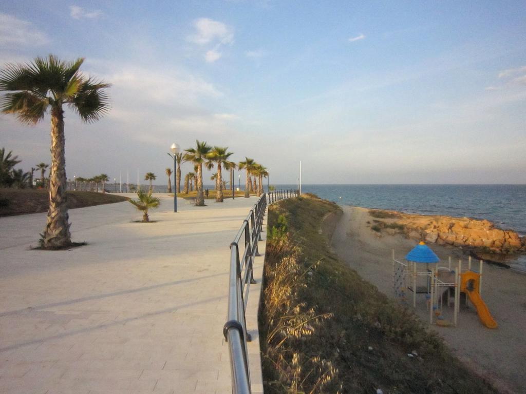2 Bedroom Cozy Apartment In Torrevieja Exterior photo